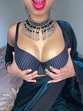 Snapshot of Hot-sexy222 chatting on 12/30/24, 03:03 Hot-sexy222 online show from 12/30/24, 03:03