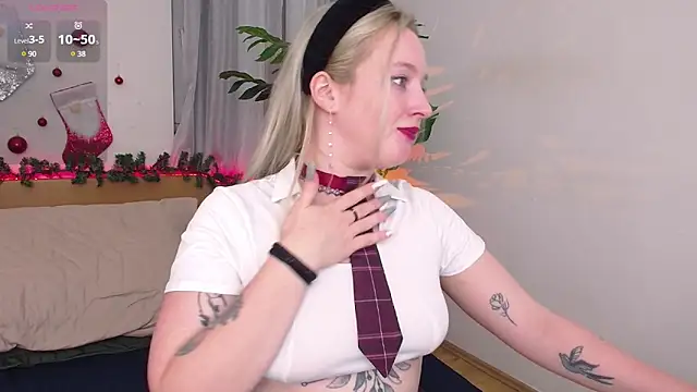 Snapshot of Nicole__Aniston_ chatting on 01/04/25, 06:30 Nicole Aniston online show from 01/04/25, 06:30