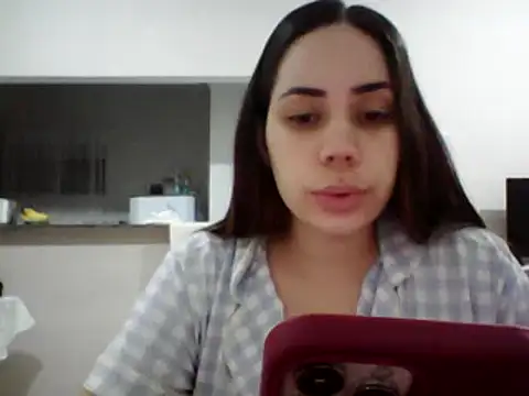 Julinha18 online show from 12/17/24, 02:01