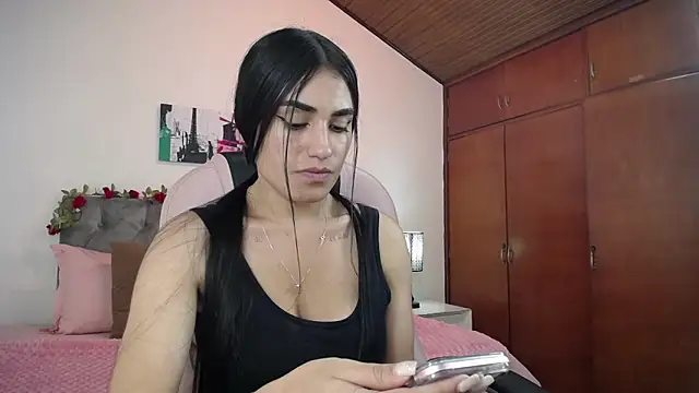 Snapshot of Alheli_16 chatting on 02/12/25, 01:37 Alheli 16 online show from 02/12/25, 01:37