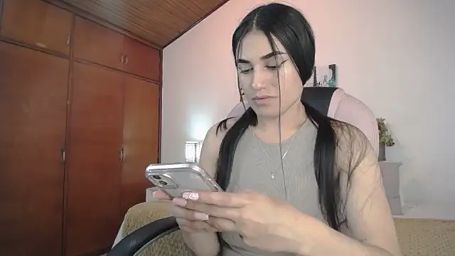 Snapshot of Alheli_16 chatting on 03/21/25, 12:28 Alheli 16 online show from 03/21/25, 12:28