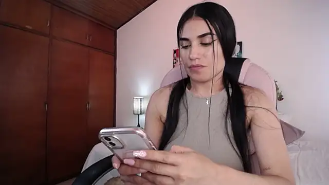 Snapshot of Alheli_16 chatting on 03/21/25, 03:35 Alheli 16 online show from 03/21/25, 03:35