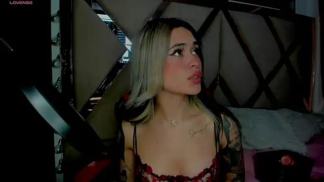 Snapshot of AliceMiller_2 chatting on 01/27/25, 07:03 AliceMiller 2 online show from 01/27/25, 07:03