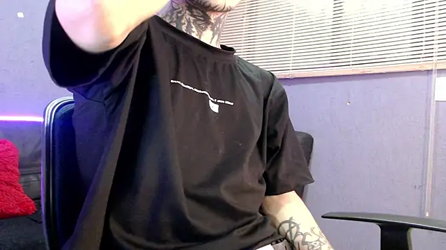 Snapshot of Andy_bapho chatting on 09/27/25, 02:33 Andy bapho online show from 09/27/25, 02:33