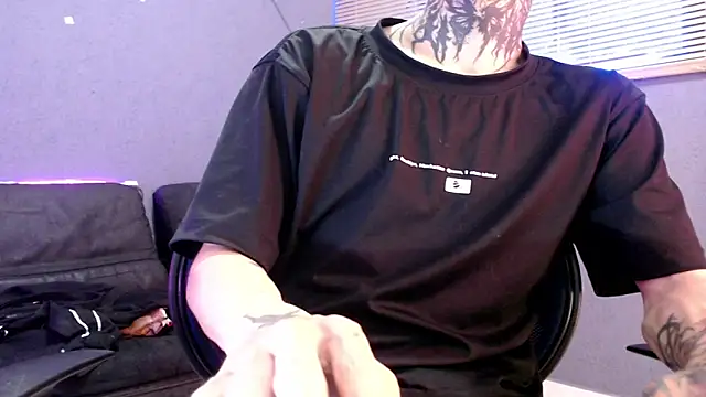 Snapshot of Andy_bapho chatting on 09/28/25, 03:06 Andy bapho online show from 09/28/25, 03:06