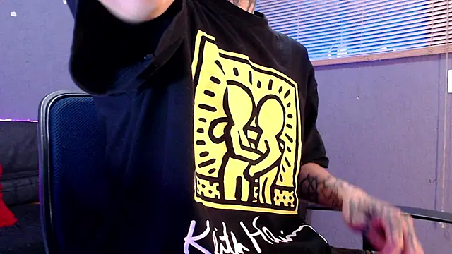 Snapshot of Andy_bapho chatting on 10/15/25, 02:28 Andy bapho online show from 10/15/25, 02:28