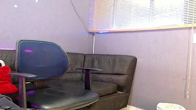 Snapshot of Andy_bapho chatting on 10/19/25, 02:18 Andy bapho online show from 10/19/25, 02:18