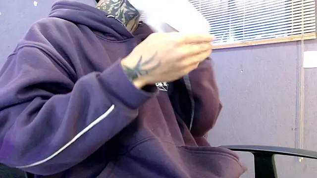 Snapshot of Andy_bapho chatting on 10/21/25, 02:07 Andy bapho online show from 10/21/25, 02:07