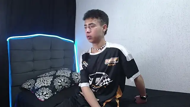 sexybat twink online show from 12/22/24, 10:47