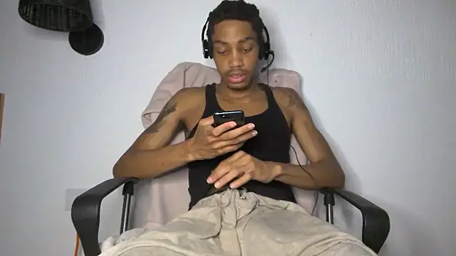Snapshot of Skinnyblackman chatting on 06/12/26, 02:32 Skinnyblackman online show from 06/12/26, 02:32