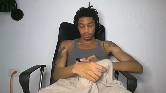 Snapshot of Skinnyblackman chatting on 06/16/26, 03:31 Skinnyblackman online show from 06/16/26, 03:31