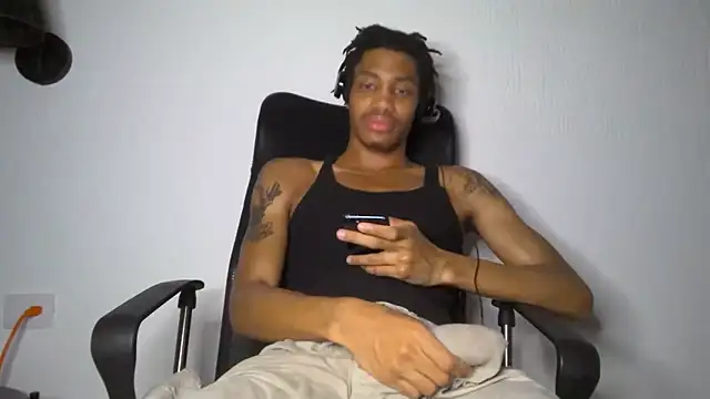 Snapshot of Skinnyblackman chatting on 06/28/26, 02:50 Skinnyblackman online show from 06/28/26, 02:50