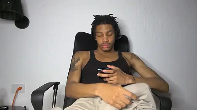 Snapshot of Skinnyblackman chatting on 06/29/26, 03:24 Skinnyblackman online show from 06/29/26, 03:24