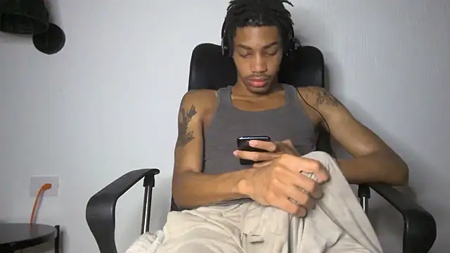 Snapshot of Skinnyblackman chatting on 06/30/26, 03:07 Skinnyblackman online show from 06/30/26, 03:07