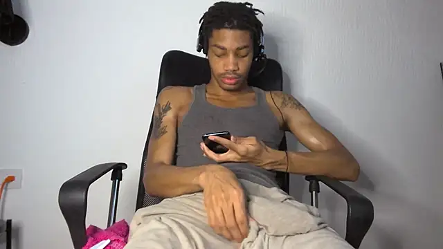 Snapshot of Skinnyblackman chatting on 07/04/26, 02:40 Skinnyblackman online show from 07/04/26, 02:40
