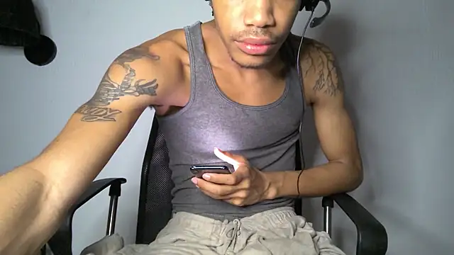 Snapshot of Skinnyblackman chatting on 07/10/26, 04:06 Skinnyblackman online show from 07/10/26, 04:06
