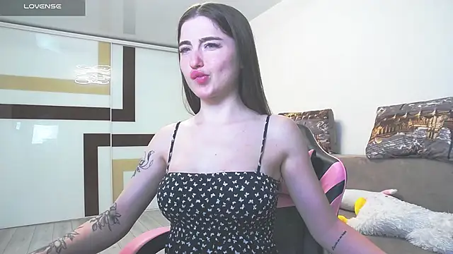 Snapshot of Luxuryalma chatting on 06/17/26, 05:14 Luxuryalma online show from 06/17/26, 05:14