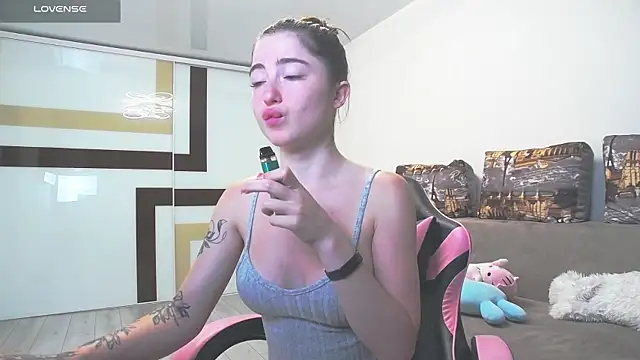 Snapshot of Luxuryalma chatting on 06/29/26, 06:08 Luxuryalma online show from 06/29/26, 06:08