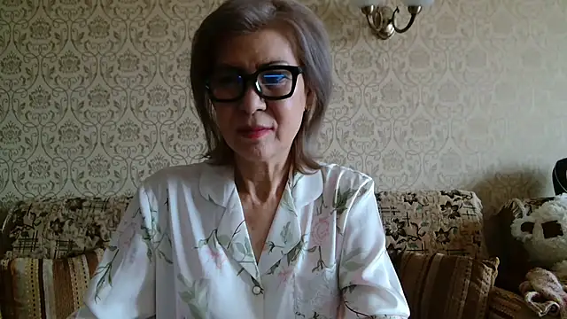 Elegant00Lady online show from 10/28/25, 03:10