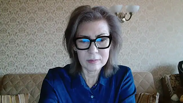 Elegant00Lady online show from 11/18/25, 10:09