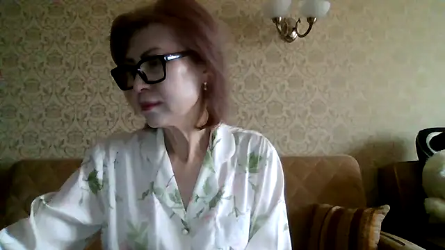 Elegant00Lady online show from 04/18/26, 04:16