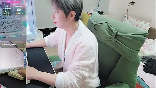 Snapshot of majlee2024 chatting on 03/16/25, 02:00 majlee2024 online show from 03/16/25, 02:00