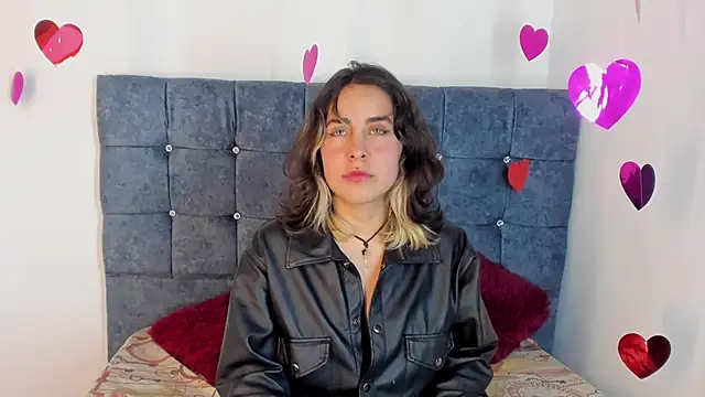 Snapshot of riley_colors chatting on 02/14/25, 10:04 riley colors online show from 02/14/25, 10:04