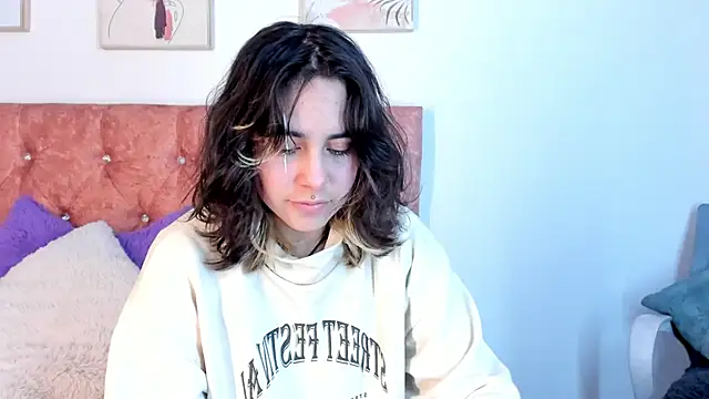 Snapshot of riley_colors chatting on 03/12/25, 10:07 riley colors online show from 03/12/25, 10:07