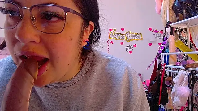 lanaqueen699 online show from 06/04/26, 12:22