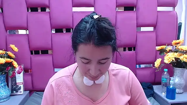 NaomyPrinces online show from 12/23/24, 04:28