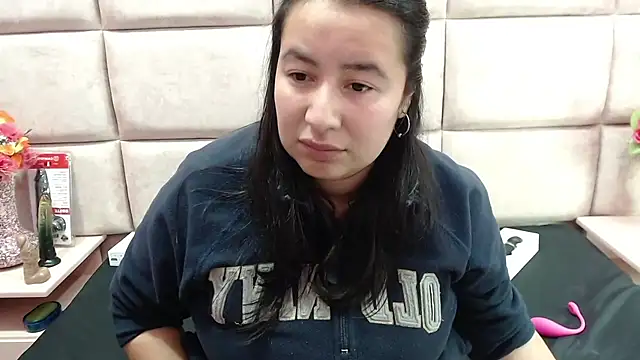 NaomyPrinces online show from 12/24/24, 01:06