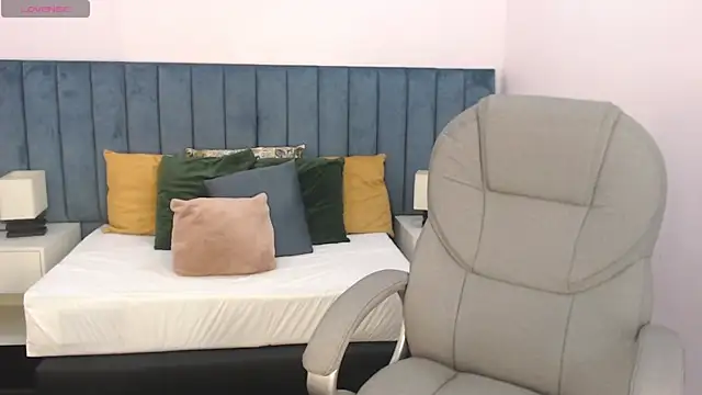 april bunnyy online show from 12/17/25, 08:04