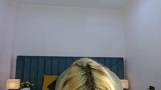 Snapshot of april_bunnyy chatting on 06/11/26, 12:32 april bunnyy online show from 06/11/26, 12:32