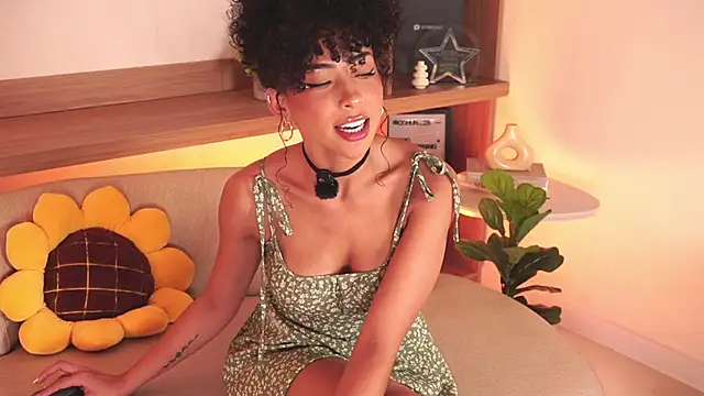 Snapshot of OSHUN_ chatting on 05/21/26, 12:45 OSHUN online show from 05/21/26, 12:45