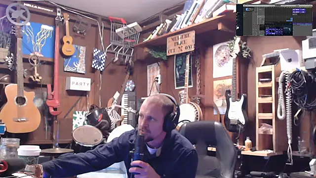 Snapshot of itsjameswebbscope chatting on 10/26/25, 02:17 itsjameswebbscope online show from 10/26/25, 02:17