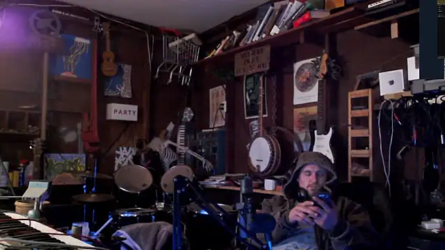 Snapshot of itsjameswebbscope chatting on 11/14/25, 02:16 itsjameswebbscope online show from 11/14/25, 02:16