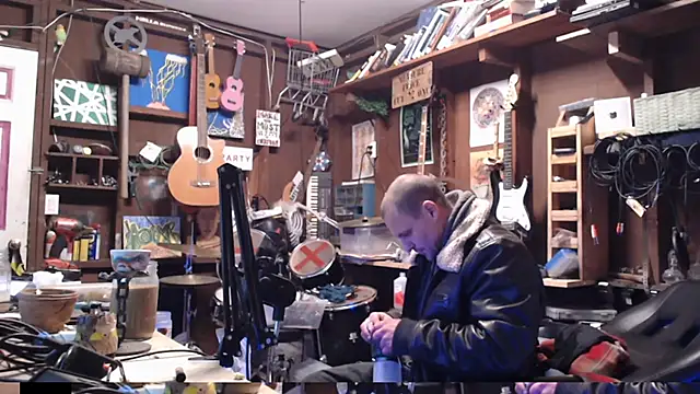 Snapshot of itsjameswebbscope chatting on 12/15/25, 04:50 itsjameswebbscope online show from 12/15/25, 04:50