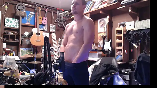 Snapshot of itsjameswebbscope chatting on 12/17/25, 12:00 itsjameswebbscope online show from 12/17/25, 12:00