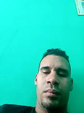 Snapshot of adriel_perez chatting on 10/17/25, 05:04 adriel perez online show from 10/17/25, 05:04