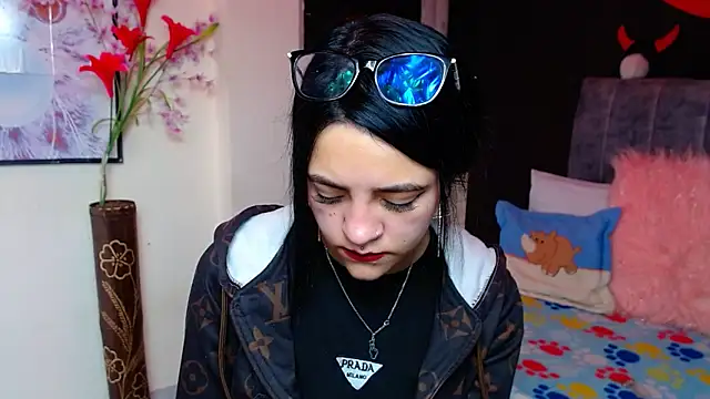 Violettasquirt online show from 11/18/25, 02:43