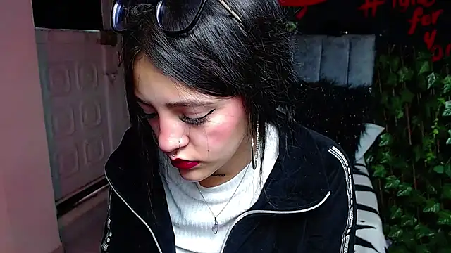 Violettasquirt online show from 04/16/26, 01:45