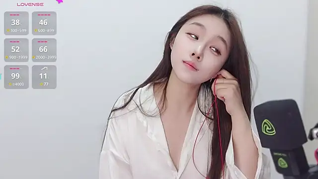 Snapshot of Hazel-11 chatting on 01/06/25, 11:51 Hazel-11 online show from 01/06/25, 11:51