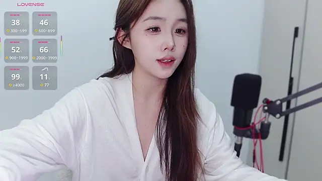 Snapshot of Hazel-11 chatting on 02/07/25, 01:43 Hazel-11 online show from 02/07/25, 01:43