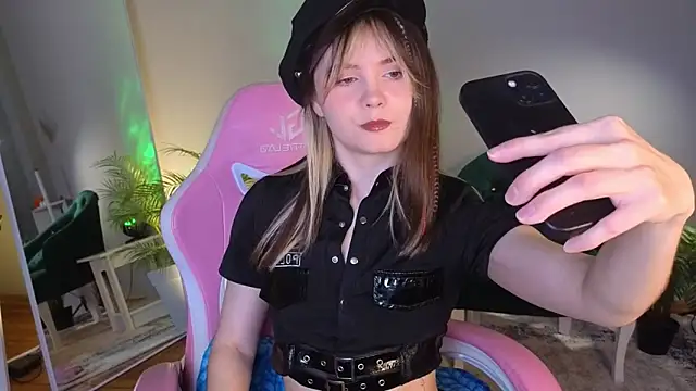 CiriRianonn online show from 11/07/25, 04:23