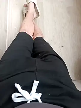 red red00 online show from 12/23/24, 08:00