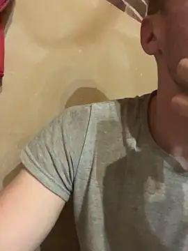 red red00 online show from 11/08/25, 05:23