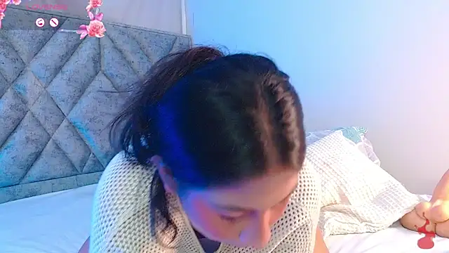 Snapshot of zoewilliams2 chatting on 03/23/26, 03:54 zoewilliams2 online show from 03/23/26, 03:54