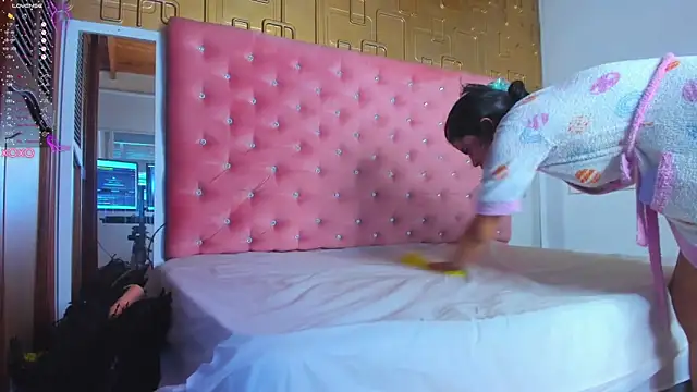 Molly gomez  online show from 01/19/25, 10:17