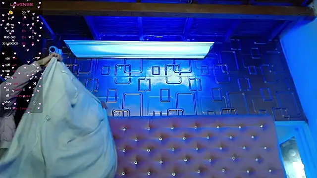 Molly gomez  online show from 02/16/25, 07:49