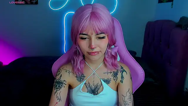 adri tom44 online show from 12/05/24, 01:58